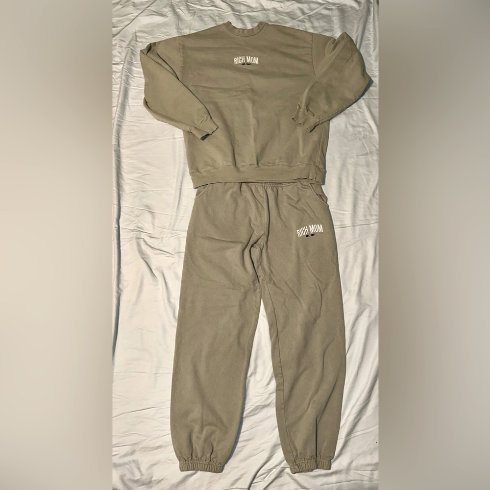 Rich Mom by Tinx Sweat Suit